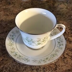 Noritake Japan 2031 Savannah Gorgeous Floral Mug & Saucer